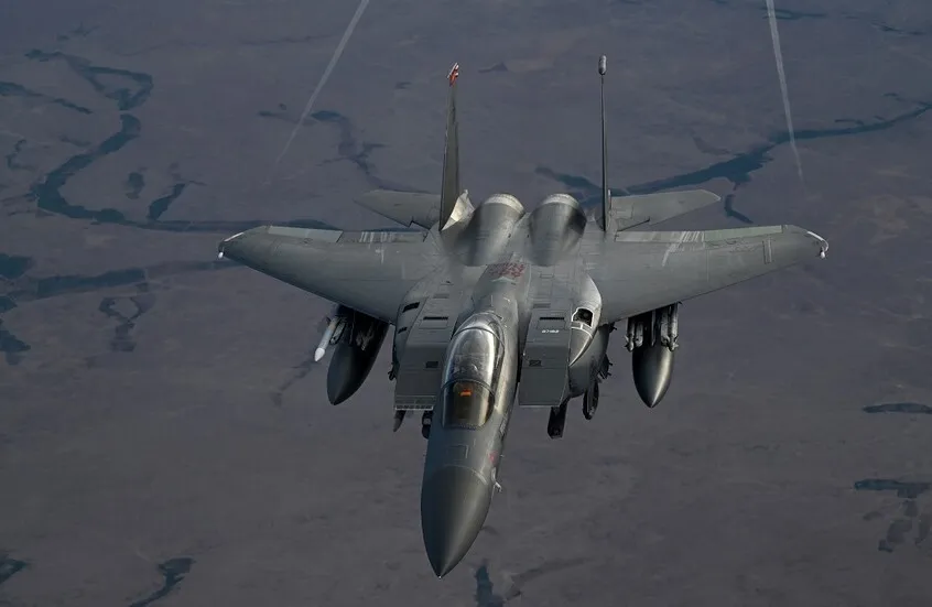 الحرس الثوري الإيراني يؤكد إسقاط مقاتلة أمريكية والجيش الأمريكي ينفي